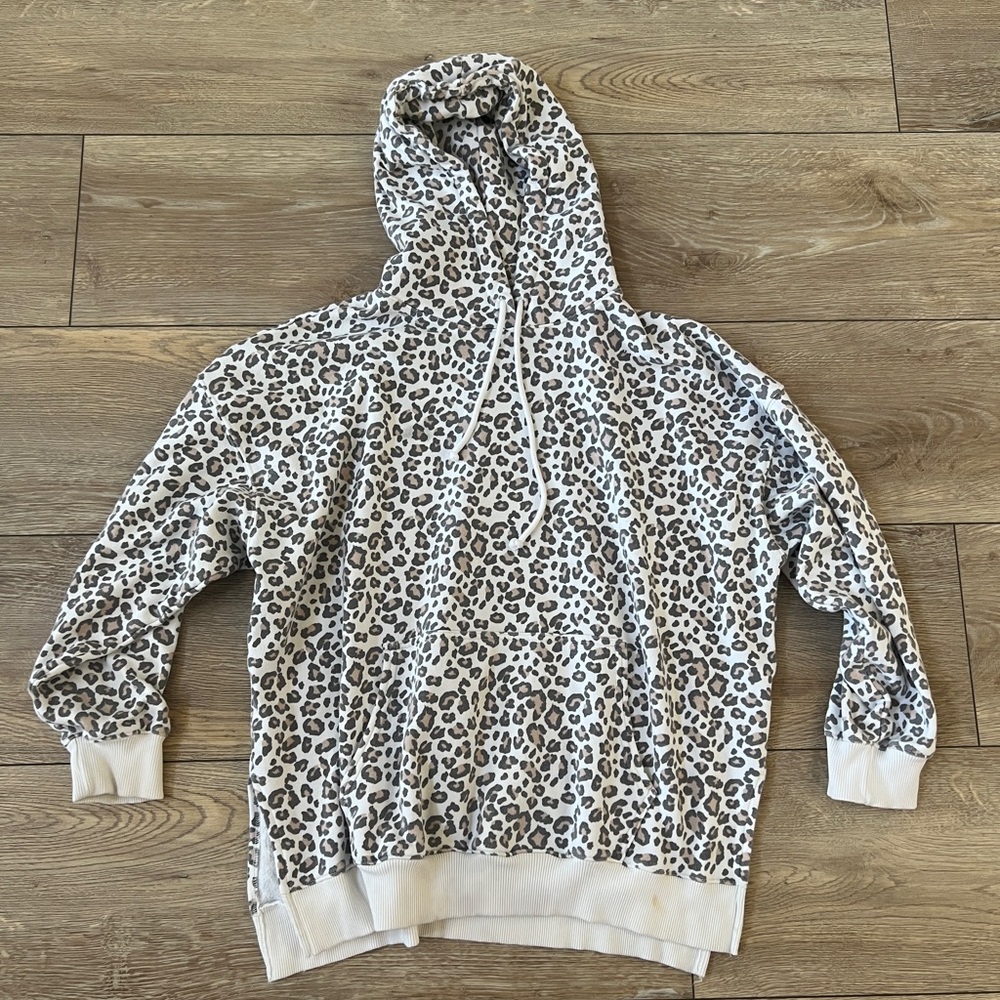 American Eagle super soft cheetah hoodie Sz M
